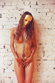 photo-nude-with-mask