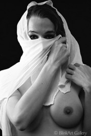 photo-nude-with-veil